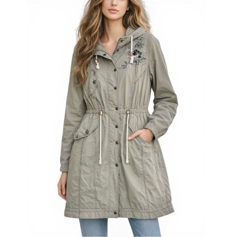 TANKUS Embroidered parka in Sage Green Size M